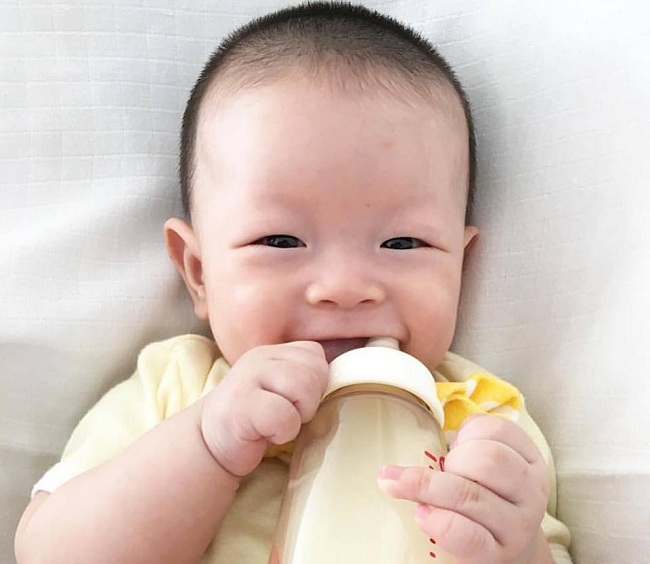 3 lưu ý khi chọn bình sữa loại nào tốt cho trẻ sơ sinh (1)