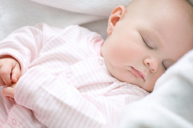 Bí quyết giúp trẻ sơ sinh ngon giấc, không “ngủ ngày cày đêm” (1)