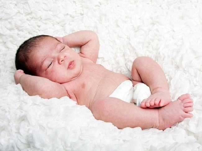Bí quyết giúp trẻ sơ sinh ngon giấc, không “ngủ ngày cày đêm” (3)