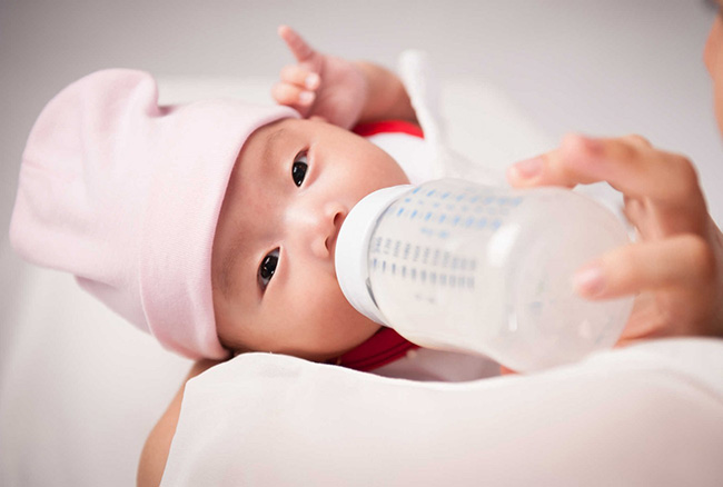 Tư vấn chọn bình sữa nào tốt cho trẻ sơ sinh 